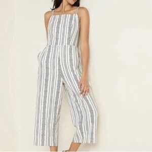 2/$20 ✨Old Navy Linen Jumpsuit Cropped White Black Size MP